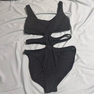 Skims large bathing suit